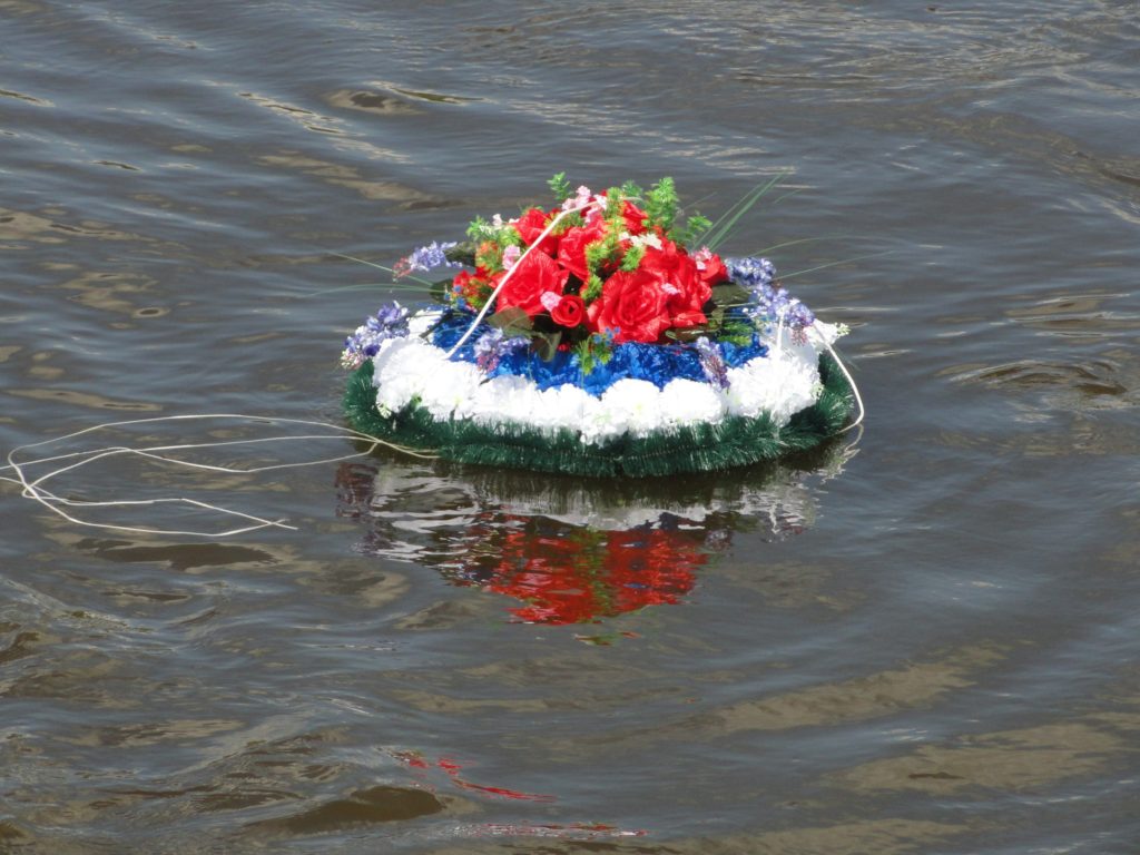 В память о гибели экипажа атомной подводной лодки "Курск"