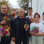 Студенты техникума поздравили жителей города с Днём пожилого человека.