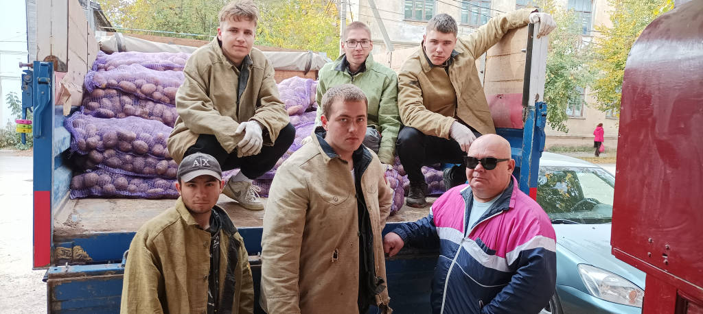 Волонтёры отряда «Дело чести» Касимовского техникума водного транспорта оказали помощь